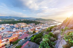 Zlatý úsvit nad Sardinií